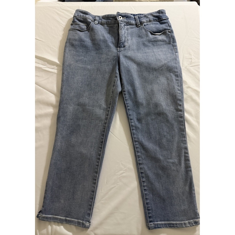 Chico's So Slimming Girlfriend Cropped Jeans Size 0.5 (Small / US 6) Medium Wash